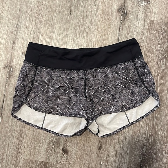Lululemon Speed Up Shorts - Picture 3 of 5